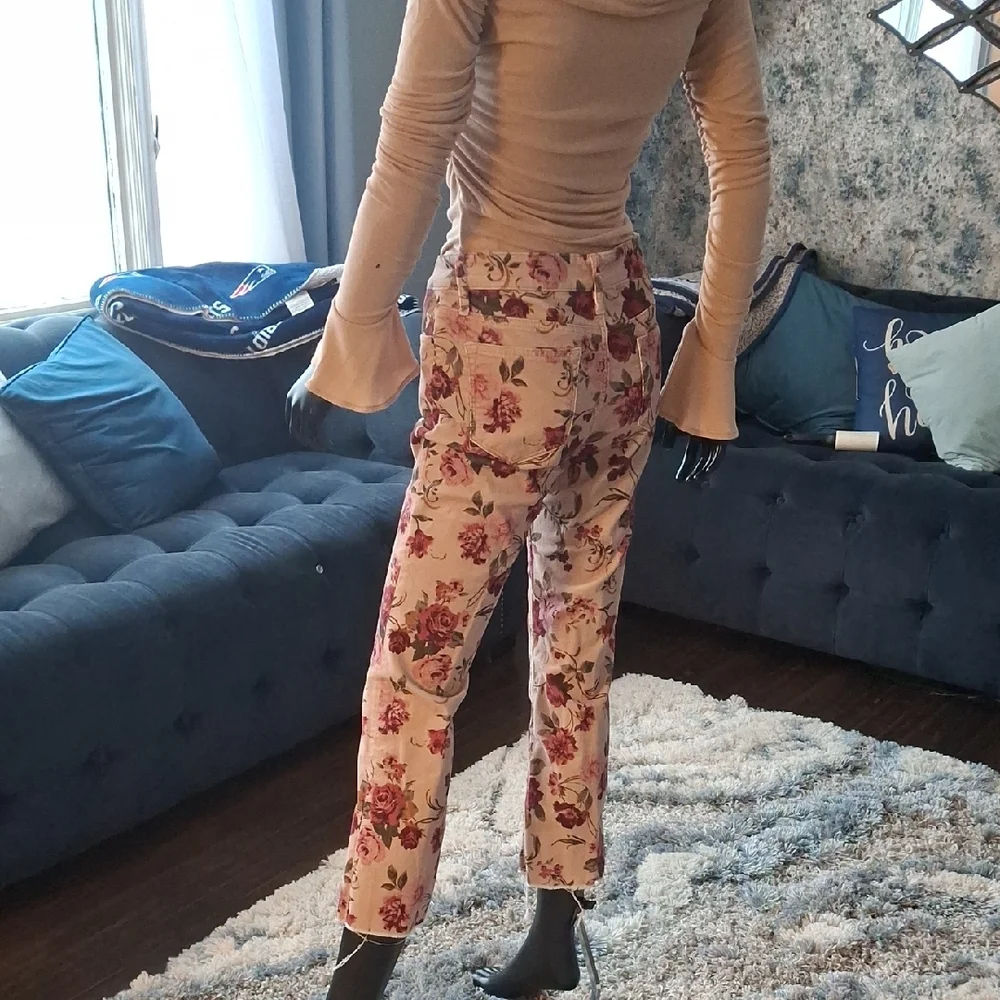 DRIFTWOOD Floral Cropped Pants in Pink and Burgundy - Picture 4 of 4